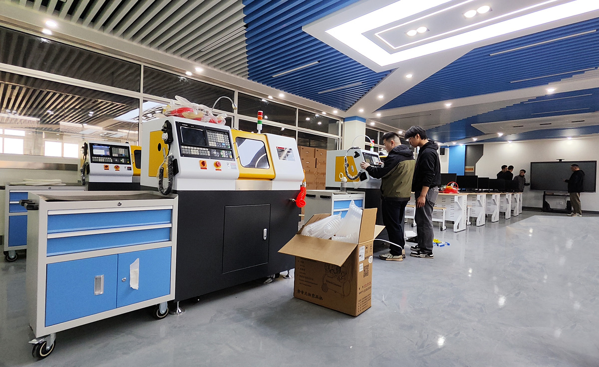 小型數(shù)控車床理實(shí)一體化實(shí)訓(xùn)室